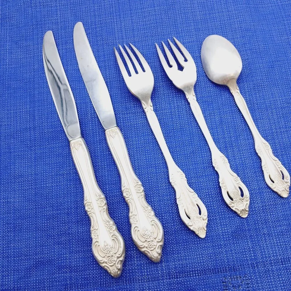 Oneida set includes